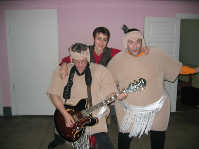 Перед концертом в Ставрополе.Первые числа декабря 2004 года. Виталий Иванович, Тамара и Межер.